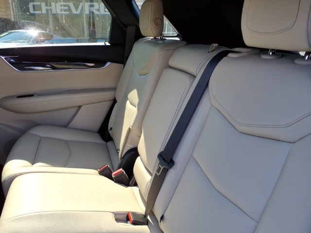 Used 2019 Cadillac XT5 FWD image 11