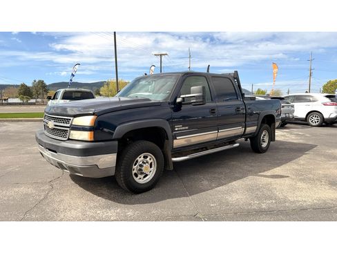 Used 2005 Chevrolet Silverado 2500 LS w/ Heavy-Duty Power Package AWD/4WD image 2
