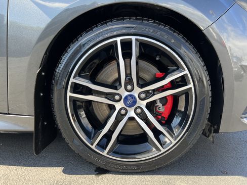 Used 2017 Ford Focus ST FWD image 11