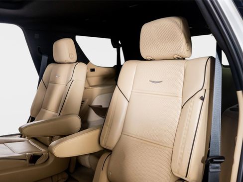 Used 2023 Cadillac Escalade Premium Luxury image 29