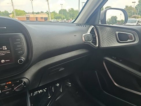 Used 2025 Kia Soul LX FWD image 19