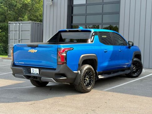 Used 2026 Chevrolet Silverado EV LT AWD/4WD image 4