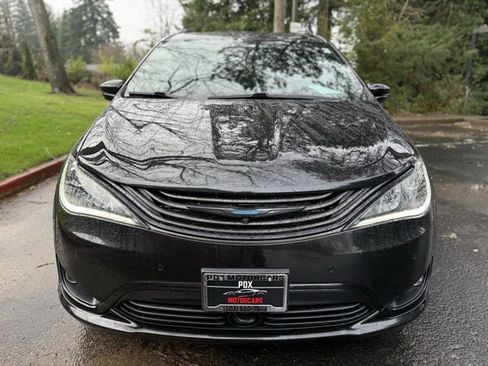 Used 2019 Chrysler Pacifica Limited w/ Advanced Safetytec Group image 2
