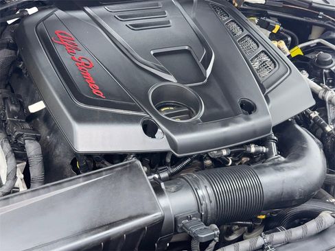 Used 2019 Alfa Romeo Giulia image 56