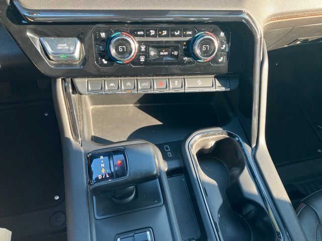 Used 2022 GMC Sierra 1500 AT4 w/ AT4 Preferred Package AWD/4WD image 9
