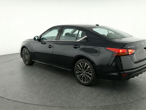 Used 2025 Nissan Altima 2.5 SV FWD image 6