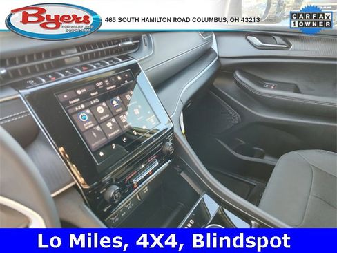 Used 2024 Jeep Grand Cherokee Laredo image 29