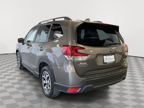 Used 2021 Subaru Forester Premium image 9