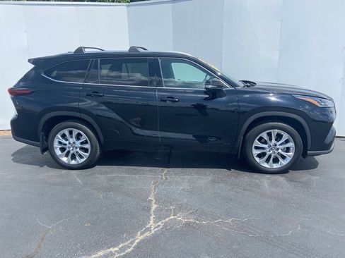 Used 2024 Toyota Highlander Limited image 14