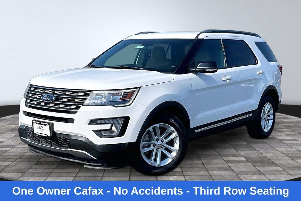 Used 2017 Ford Explorer XLT FWD image 1