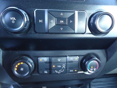 Used 2021 Ford F250 XL w/ Power Equipment Group AWD/4WD image 18