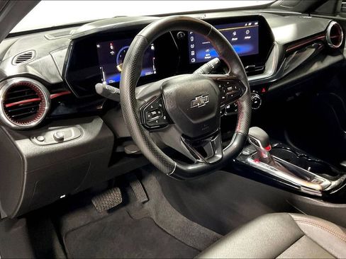 Used 2025 Chevrolet Trax RS w/ Sunroof Package image 16