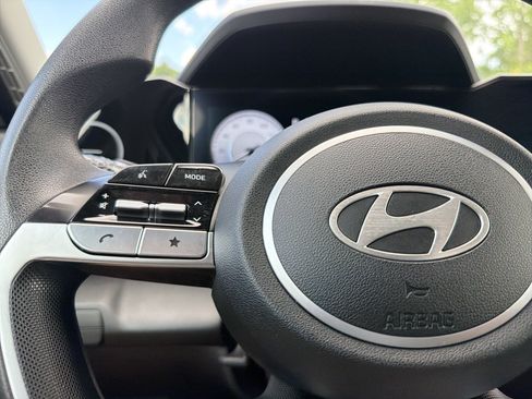 Used 2024 Hyundai Elantra SEL FWD image 11