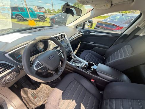 Used 2016 Ford Fusion SE FWD image 14