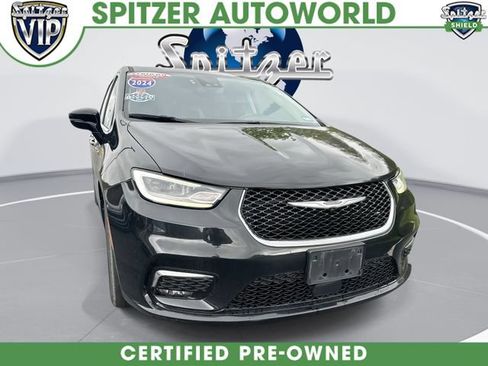 Used 2024 Chrysler Pacifica Touring-L FWD image 1