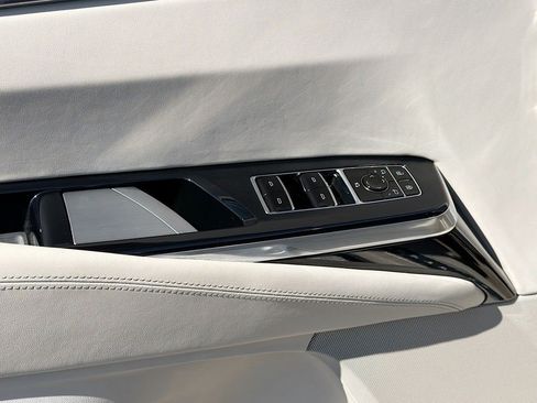 Certified 2025 Cadillac Escalade ESV Sport Platinum AWD/4WD image 27