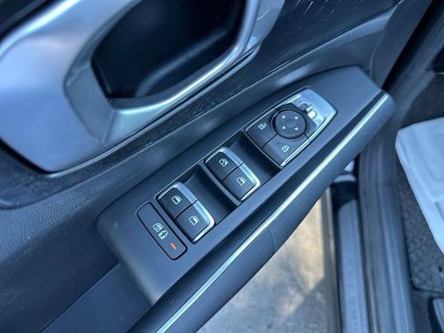 Used 2022 Kia Sorento S w/ Panoramic Sunroof Package FWD image 23