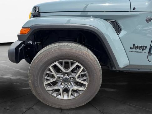 Used 2026 Jeep Wrangler Unlimited Sahara AWD/4WD image 16