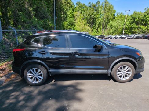 Used 2018 Nissan Rogue Sport SV FWD image 4