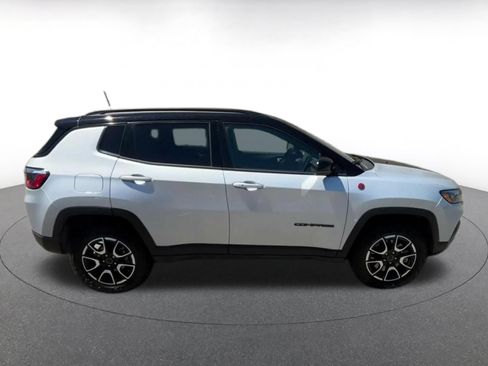 Used 2026 Jeep Compass Trailhawk AWD/4WD image 13