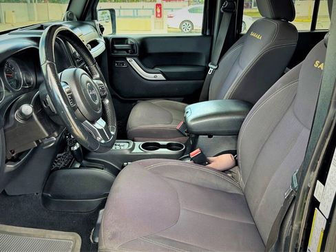 Used 2013 Jeep Wrangler Unlimited Sahara AWD/4WD image 11