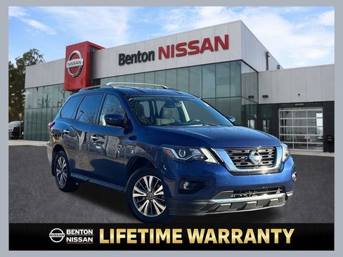 Used 2019 Nissan Pathfinder SV image 1