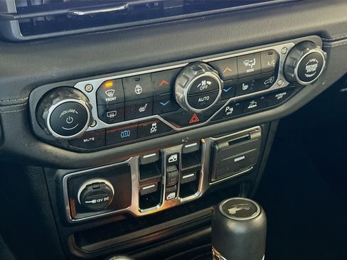 Used 2024 Jeep Wrangler Unlimited Sahara w/ Technology Group image 19