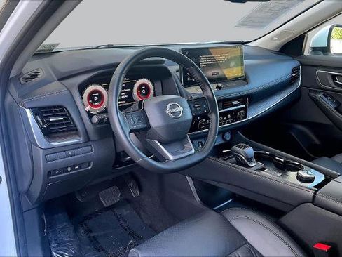 Certified 2025 Nissan Rogue Platinum AWD/4WD image 18