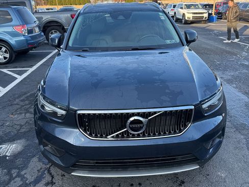 Used 2021 Volvo XC40 T5 Momentum w/ Premium Package image 9