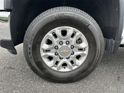 Used 2025 Chevrolet Silverado 2500 LT w/ Convenience Package image 11
