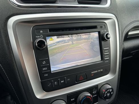 Used 2015 GMC Acadia SLE FWD image 17