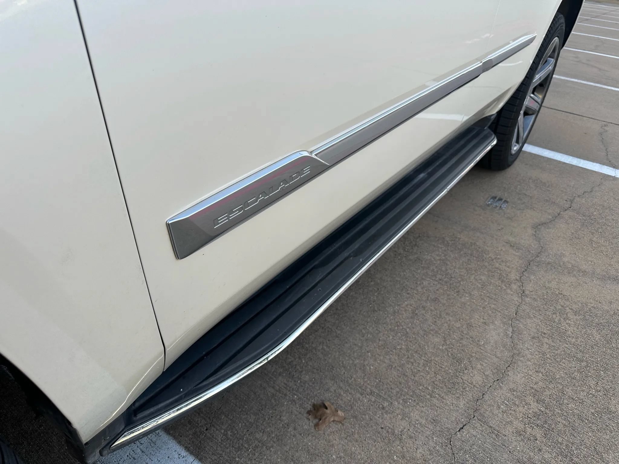 Used 2015 Cadillac Escalade Luxury AWD/4WD image 4