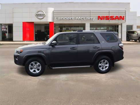 Used 2020 Toyota 4Runner SR5 image 6