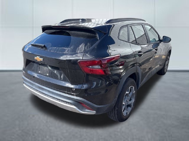 Used 2025 Chevrolet Trax LT FWD image 4