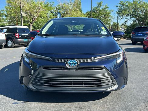Used 2025 Toyota Corolla LE FWD image 2