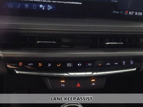 Used 2024 Cadillac XT4 Premium Luxury image 3