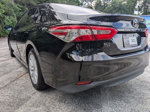 Used 2018 Toyota Camry LE FWD image 9