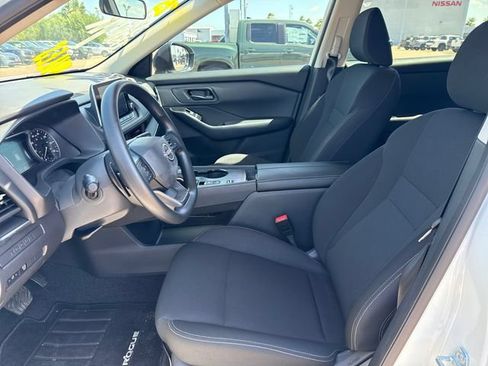 Used 2025 Nissan Rogue S FWD image 9