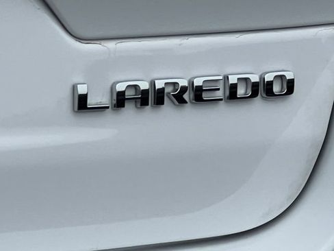 Used 2023 Jeep Grand Cherokee Laredo w/ Luxury Tech Group I AWD/4WD image 9