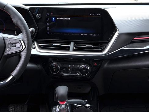Used 2025 Chevrolet Trax RS w/ Sunroof Package FWD image 5