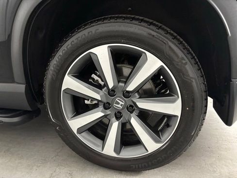 Used 2025 Honda Pilot Elite image 8