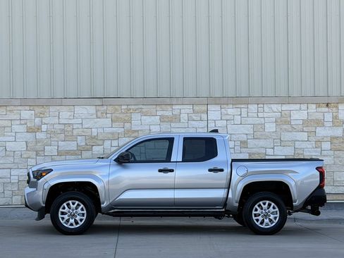 Used 2026 Toyota Tacoma SR AWD/4WD image 3