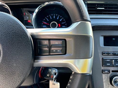 Used 2014 Ford Mustang GT RWD image 18