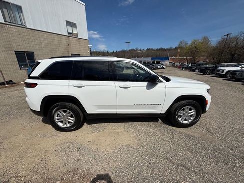Used 2023 Jeep Grand Cherokee Laredo image 7