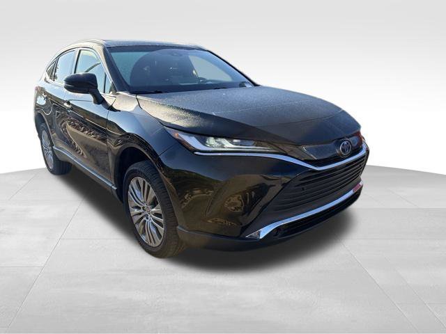Used 2022 Toyota Venza XLE AWD/4WD image 2