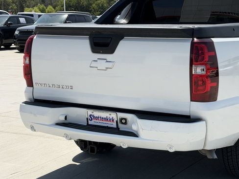Used 2011 Chevrolet Avalanche LTZ AWD/4WD image 6