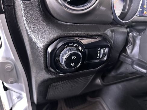 Used 2023 Jeep Gladiator Overland image 18