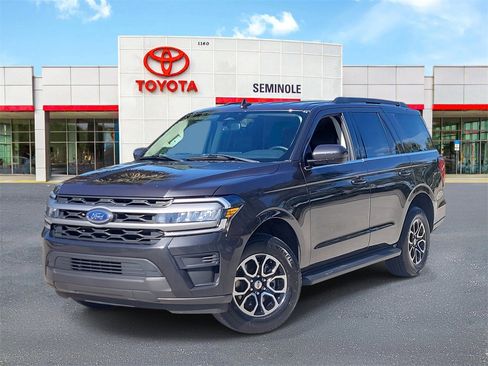 Used 2024 Ford Expedition XLT image 1