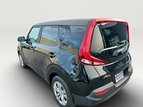 Used 2022 Kia Soul LX image 12