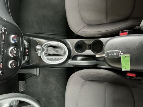 Used 2018 Kia Soul Base image 11